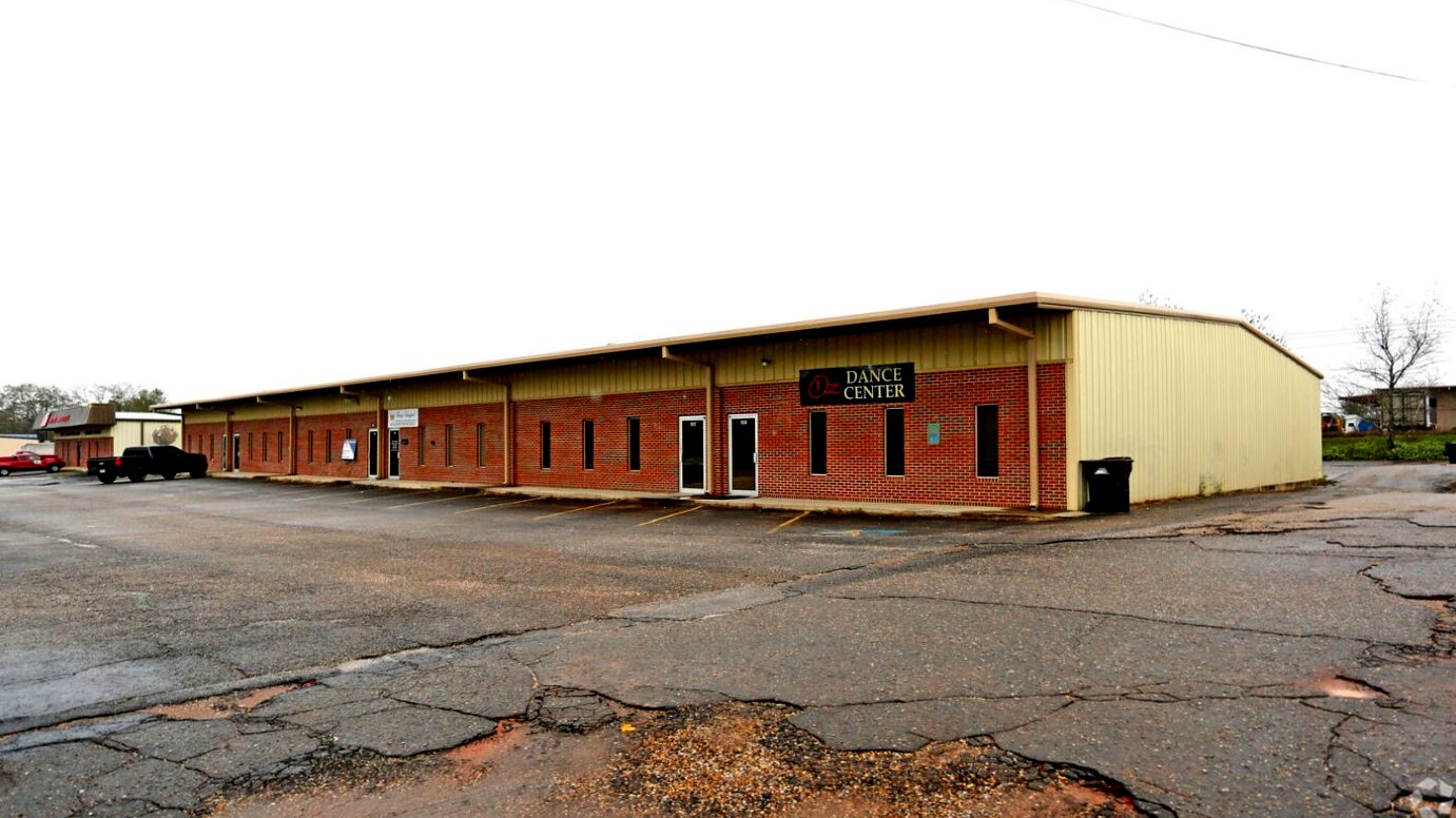 People Engaged in Recovery-Dothan